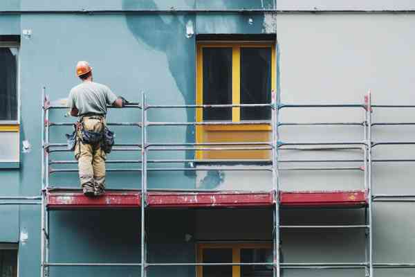 Baugerüst an Hauswand - © vasyan_23 - stock.adobe.com