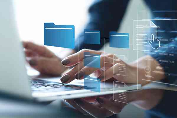 Laptop und digitale Akten - © tippapatt - stock.adobe.com